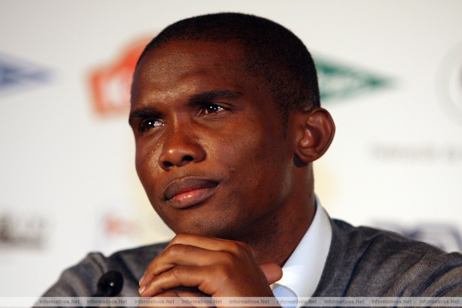 ETO'O IMPULSA LA CAMPAA DE RECOGIDA DE ZAPATOS PARA FRICA