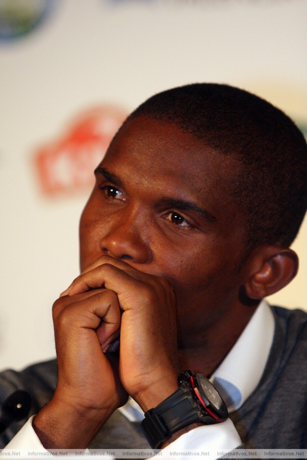 ETO'O IMPULSA LA CAMPAA DE RECOGIDA DE ZAPATOS PARA FRICA