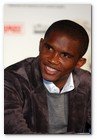 :: Pulse para Ampliar :: ETO'O IMPULSA LA CAMPAñA DE RECOGIDA DE ZAPATOS PARA áFRICA