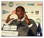 :: Pulse para Ampliar :: ETO'O IMPULSA LA CAMPAñA DE RECOGIDA DE ZAPATOS PARA áFRICA