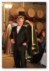 :: Pulse para Ampliar :: Ceremonia de Investidura Tardoral de la Confraria del Cava Sant Sadurní 2009. Ferran Adrià en su envestidura como Caballero Cofrade de Honor del Cava