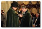 :: Pulse para Ampliar :: Ceremonia de Investidura Tardoral de la Confraria del Cava Sant Sadurní 2009. Ferran Adrià en su envestidura como Caballero Cofrade de Honor del Cava