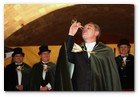 :: Pulse para Ampliar :: Ceremonia de Investidura Tardoral de la Confraria del Cava Sant Sadurní 2009. Ferran Adrià en su envestidura como Caballero Cofrade de Honor del Cava