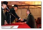 :: Pulse para Ampliar :: Ceremonia de Investidura Tardoral de la Confraria del Cava Sant Sadurní 2009. Ferran Adrià en su envestidura como Caballero Cofrade de Honor del Cava