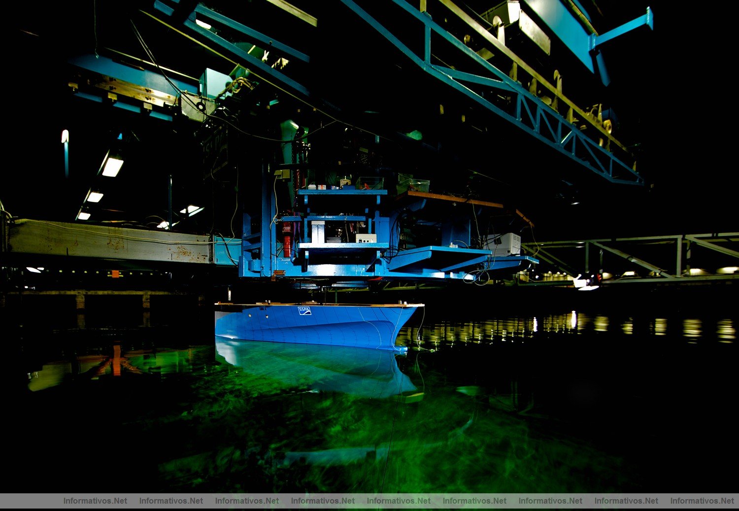 WHY: WALLY HERMS YACHT.- Roar Ramde, ingeniero naval, en las pruebas en tanque de agua