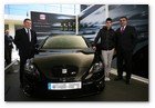 :: Pulse para Ampliar :: James Muir, presidente de SEAT, Jaime Alguersuari y Dr.Francisco Javier García Sanz, presidente del Consejo de Administración de SEAT junto al León CUPRA R