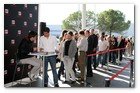 :: Pulse para Ampliar :: Jaime Alguersuari, durante la firma de autógrafos con los empleados de SEAT