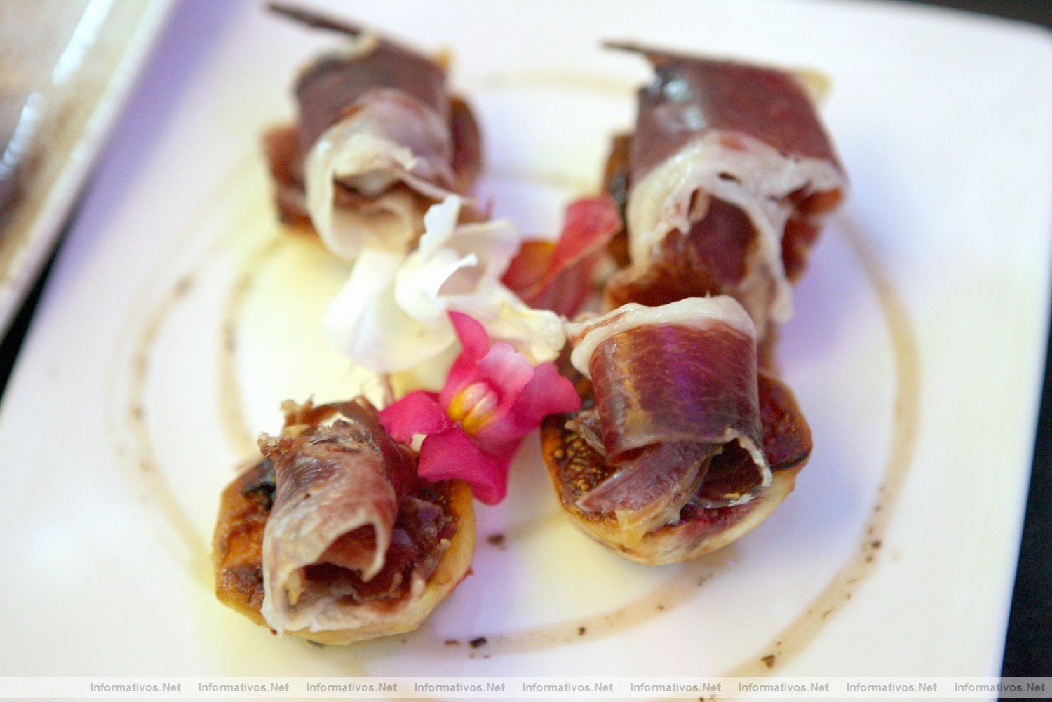 Novedades culinarias en el  B Lounge, del hotel Barcel Raval. Montaditos de Jamn de Jabugo