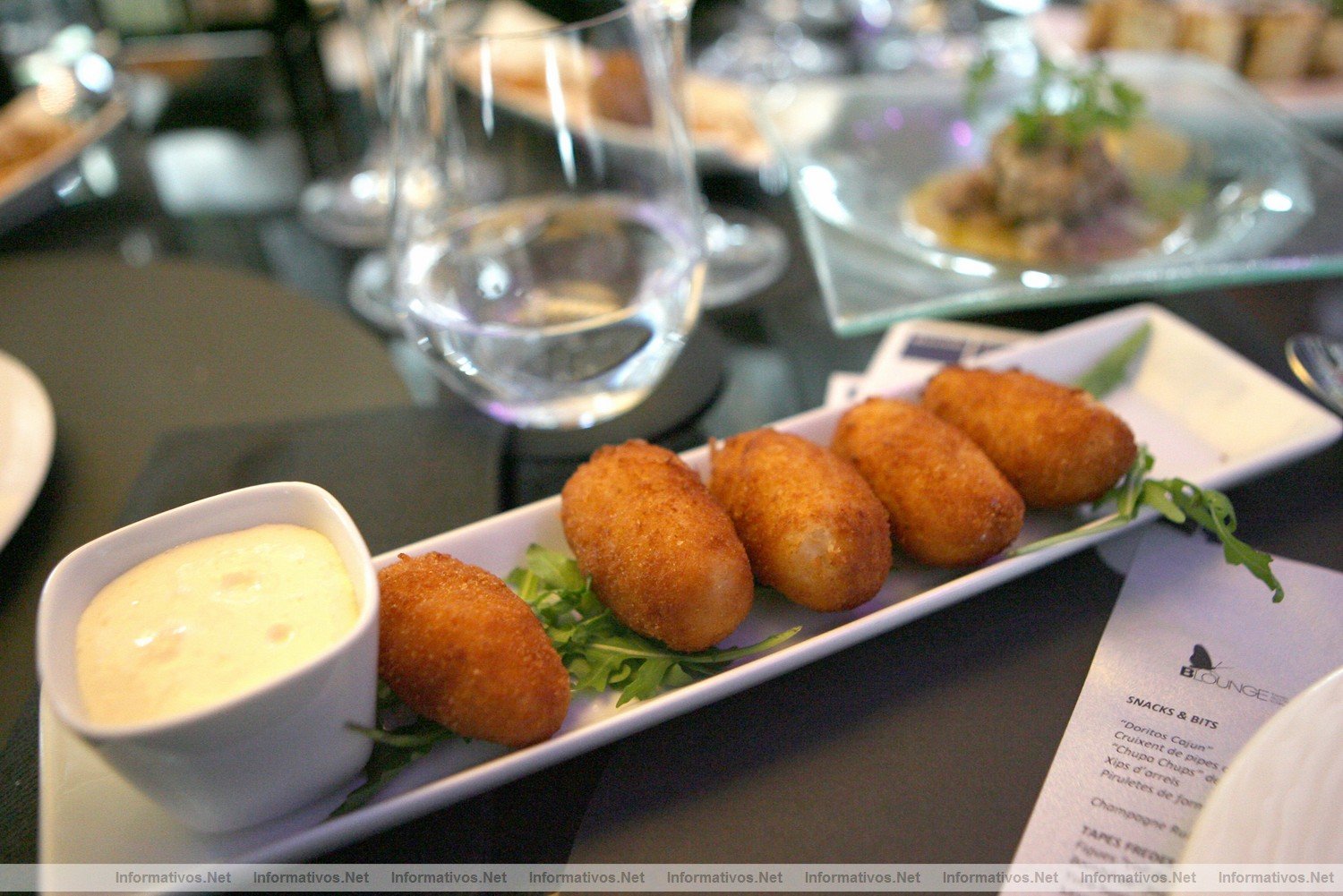 Novedades culinarias en el  B Lounge, del hotel Barcel Raval. Croquetas de pollo orgnico