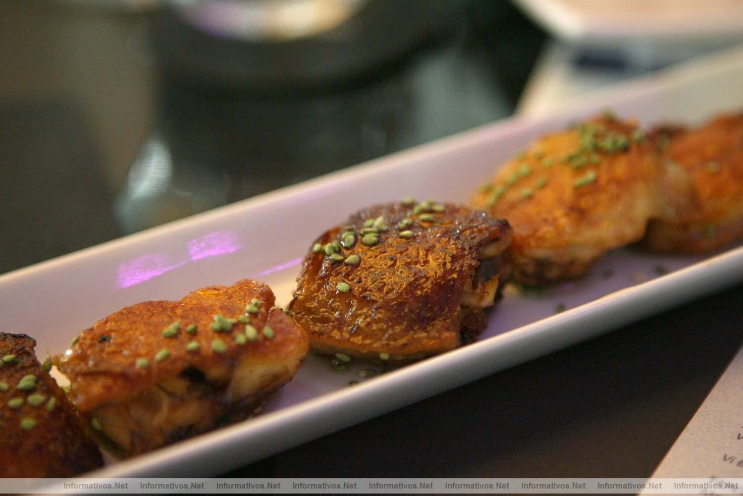 Novedades culinarias en el  B Lounge, del hotel Barcel Raval. Alitas de pollo con salsa teriyaki