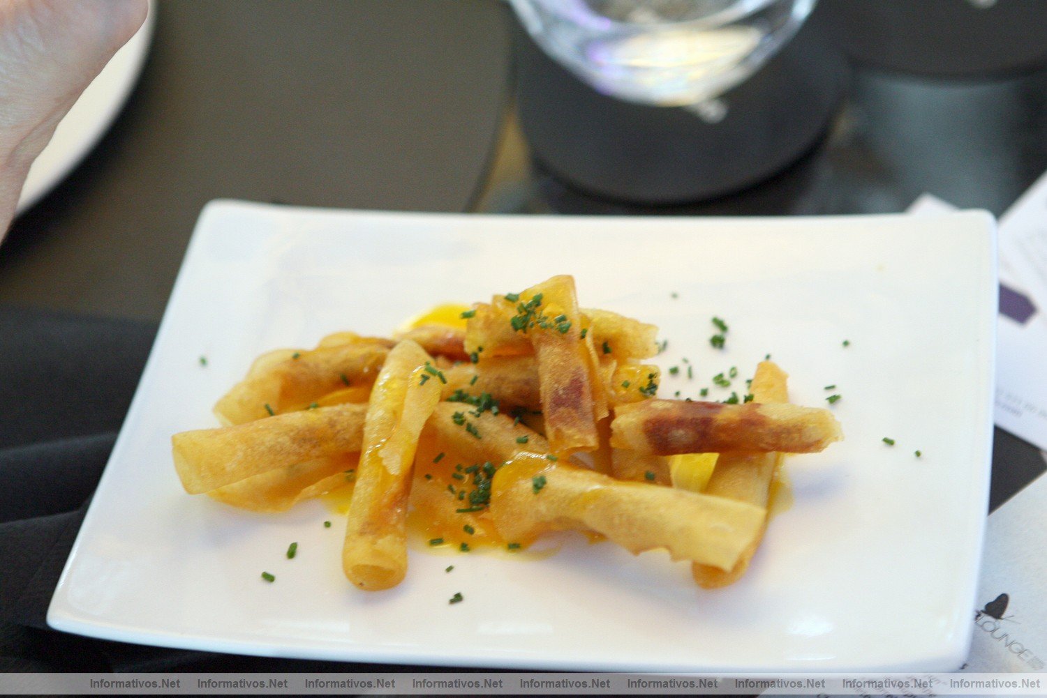 Novedades culinarias en el  B Lounge, del hotel Barcel Raval. Patatas enrolladas con huevo y chorizo