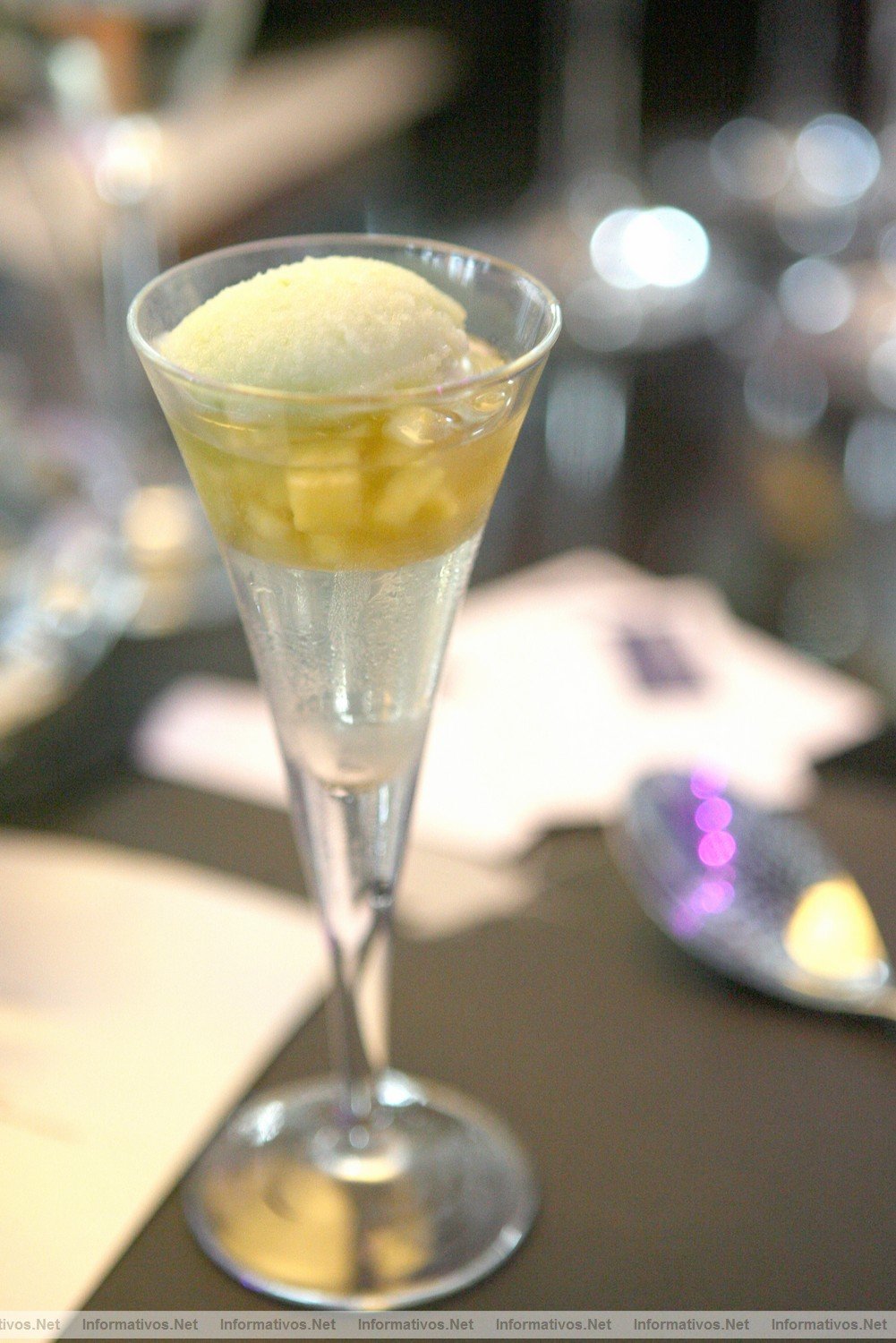 Novedades culinarias en el  B Lounge, del hotel Barcel Raval. Refrescante de limn, pia y manzana