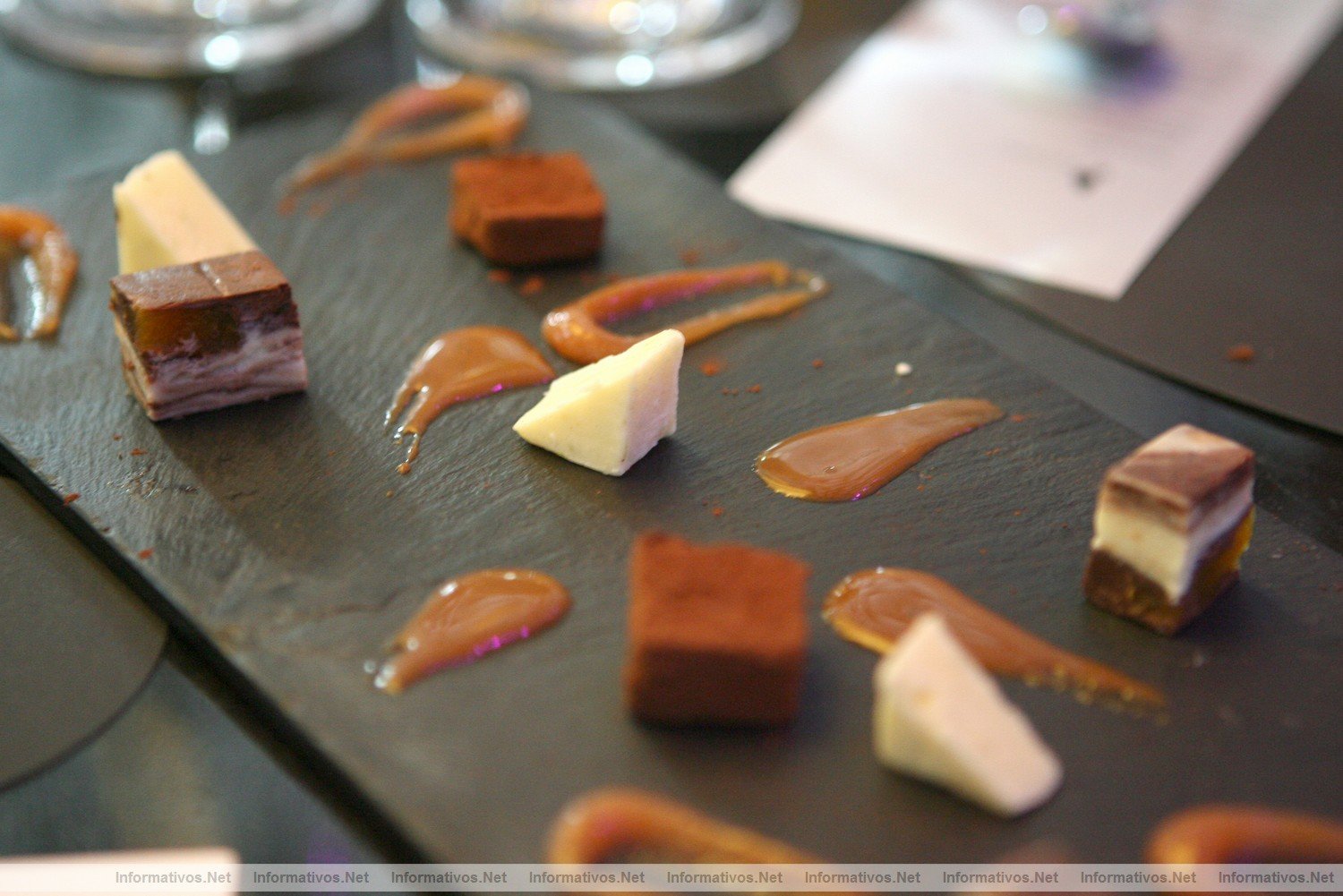 Novedades culinarias en el  B Lounge, del hotel Barcel Raval. Tabla de bombones Raval.