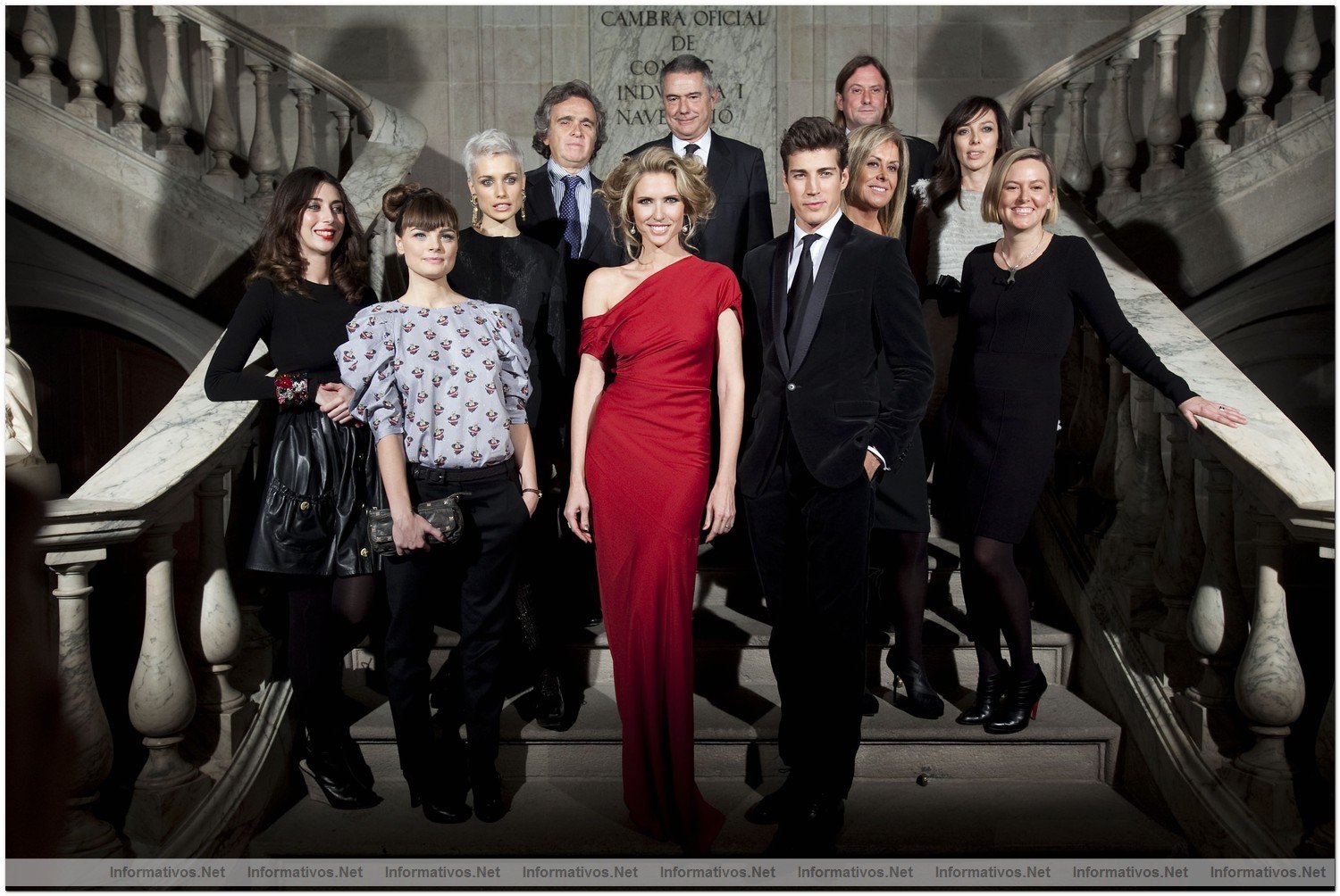 Premios Barcelona es Moda 09. Los premiados: Macarena Ramos y Anna Figuera de El Delgado Buil; Raquel Micola de Mimtica Micola (pelo corto); Isaac Halfon Dir. estrategia territorial de Mango;  Xavier Duran consejero delegado TCN; Miguel Sard, hijo Sard; la diseadora Rosa Clara; la diseadora Teresa Helbig y los presentadores: Judit Masc y Oriol Elcacho.