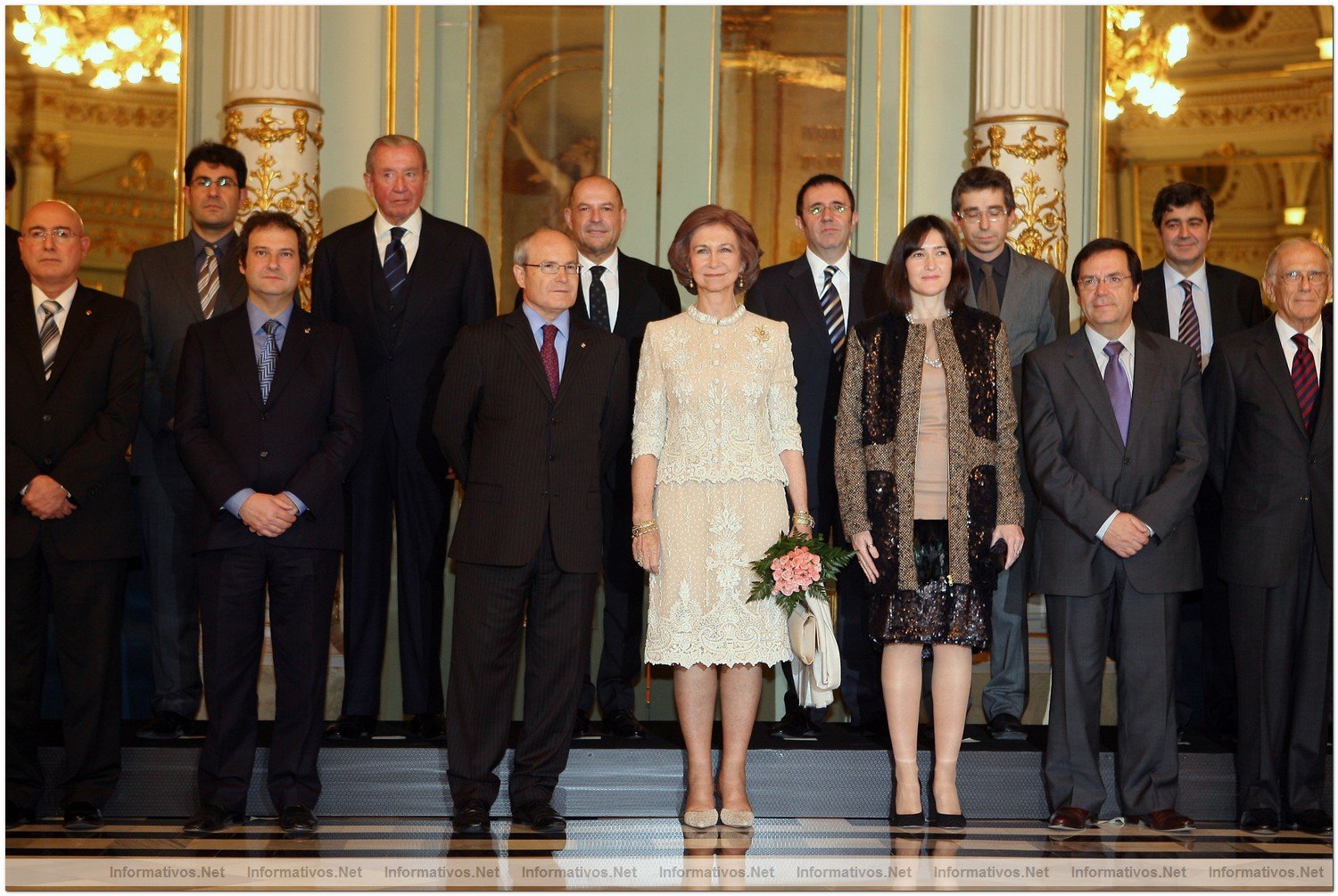 Arriba: D. Prospectiva Social Diputacio, Esteve Len;	Salvador Clotas;	SG. Cultura i Mitjans Comunicaci, Lluis Noguera;	President de Mediaplaning Leopoldo Rodes;	Director General GTL Joan Francesc Marco;	Presidente de Honor de Freixenet, Josep Ferrer;	DG del INAEM Flix Palomero;	Delegat de Cultura, Jordi Mart; President Conservatori Liceu, Jos M. Coronas;	Gerente ICUB, Marta Clan;	Eulalia Vintro

Abajo: Subsecretara Ministerio de Cultura, Mercedes Elvira del Palacio;	Conseller de Cultura, Joan Manuel Treserras;	Alcalde de Barcelona, Jordi Hereu;	President de la Generalitat, Jos Montilla;	SS.MM. La Reina Sofa;	Ministra de Cultura, Angeles Gonzalez-Sinde;	Delegado del Gobierno, Joan Rangel;	President d'Honor de La Caixa, Josep Vilarasau;	President de la SGTL Manuel Bertrand