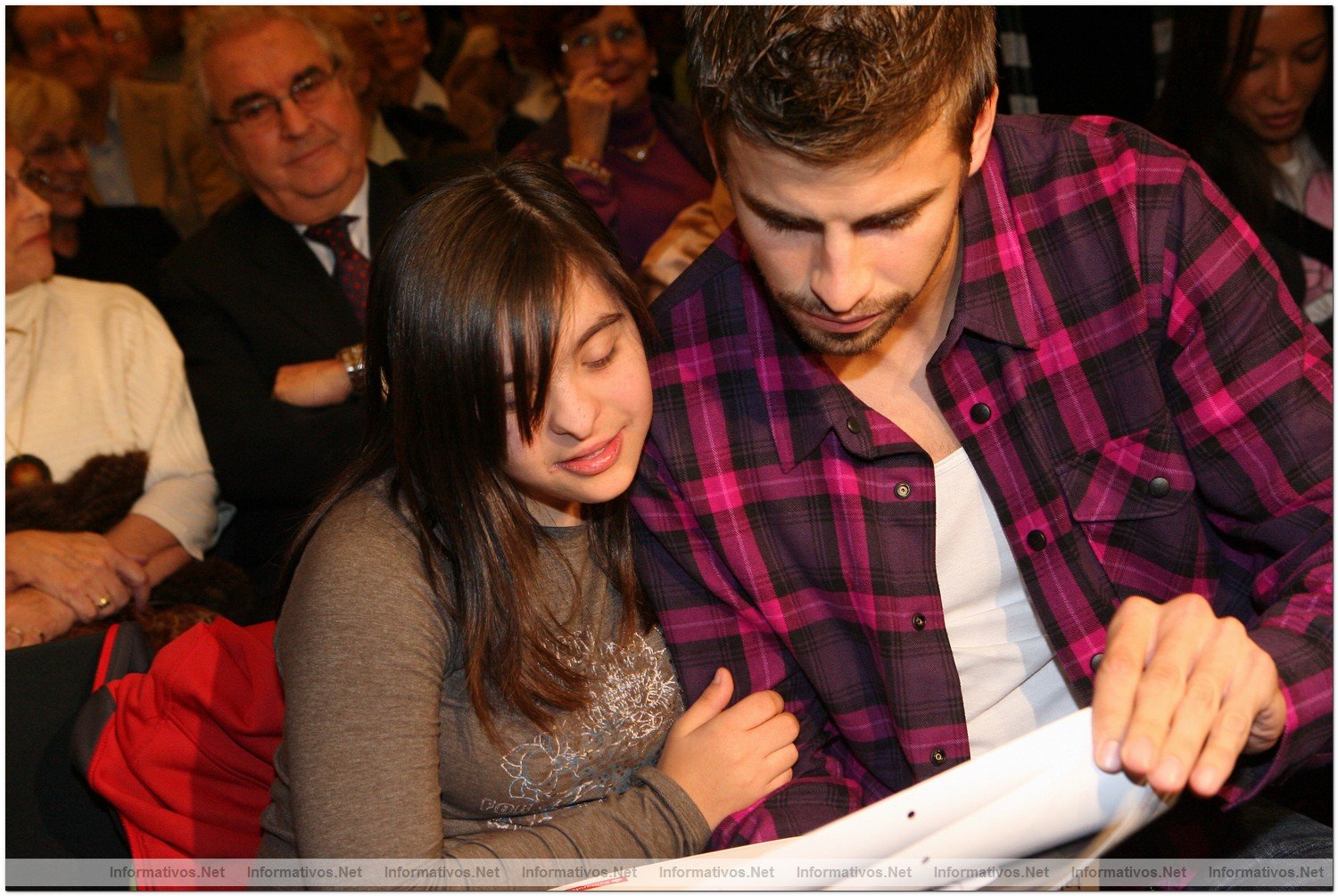 Presentacin del Calendario Talita 2010: Monat y su primo Gerard Piqu