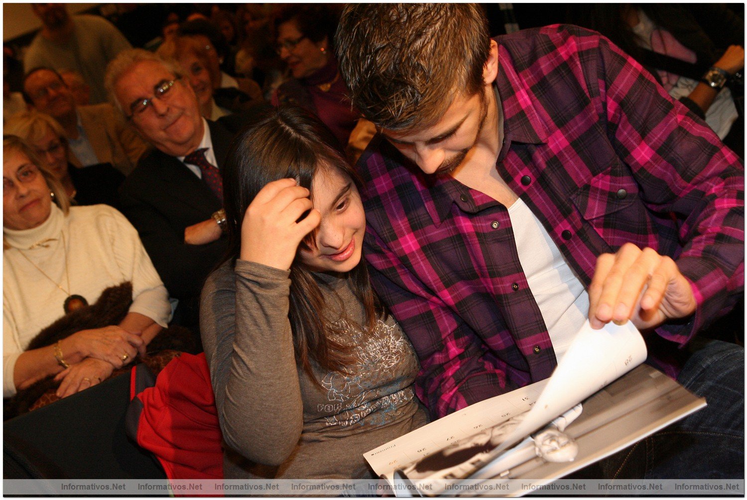 Presentacin del Calendario Talita 2010: Monat y su primo Gerard Piqu