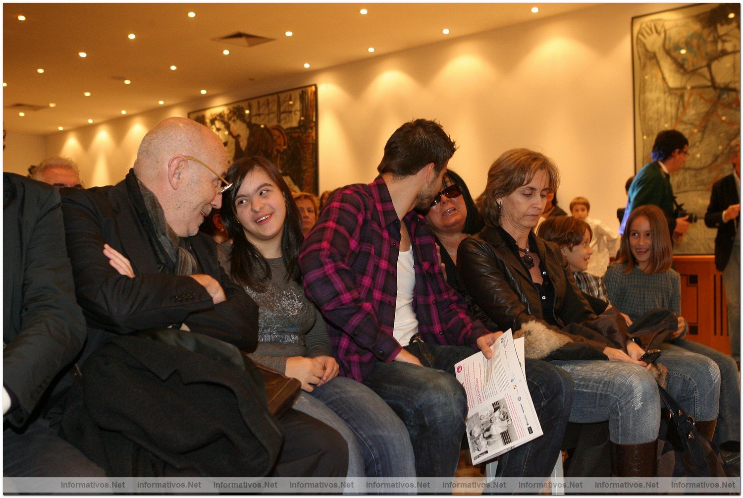 Presentacin del Calendario Talita 2010: Antonio Mir, Monat y su primo Gerard Piqu con la madre de Gerard.