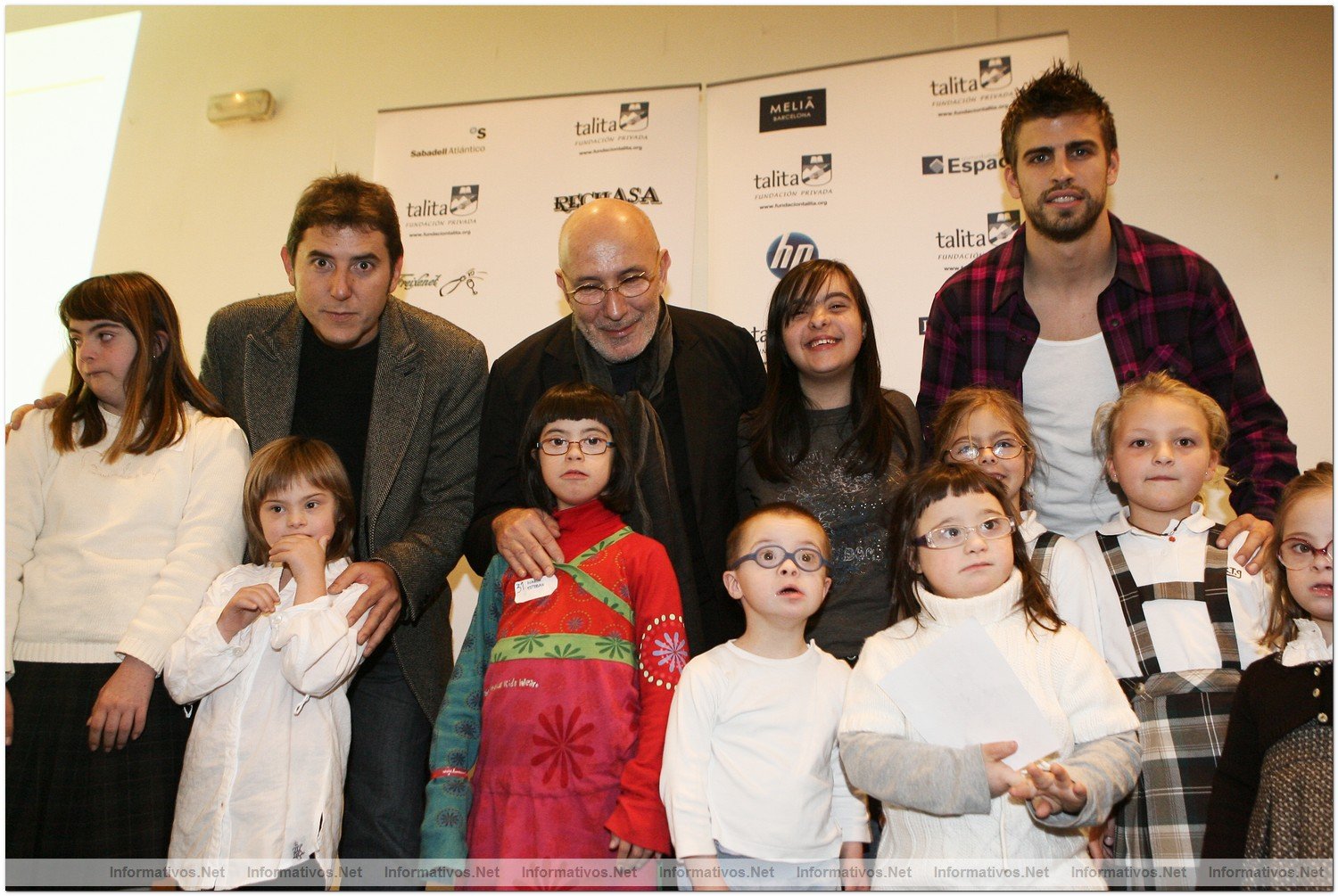 Presentacin del Calendario Talita 2010: Manel Fuenes, Antonio Mir, Monat y su primo Gerard Piqu