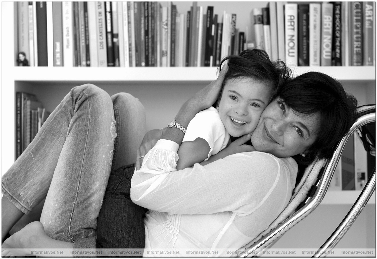 Presentacin del Calendario Talita 2010: Victoria y Mara Vallejo-Njera (Agosto)