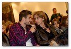 :: Pulse para Ampliar :: Presentación del Calendario Talita 2010: Gerard Piqué con su madre.