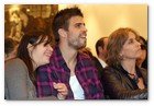 :: Pulse para Ampliar :: Presentación del Calendario Talita 2010: Monat y su primo Gerard Piqué con la madre de Gerard.