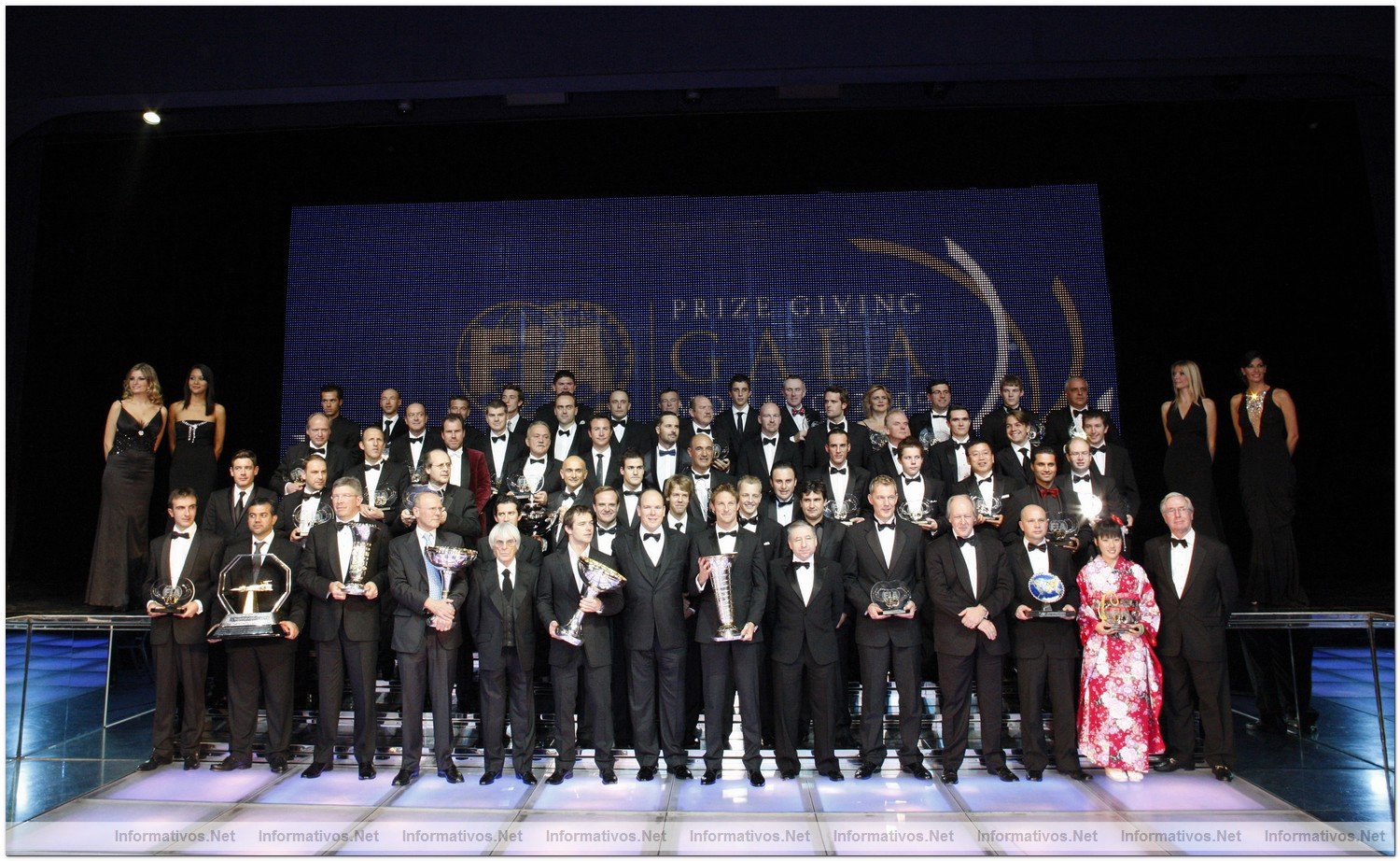 Foto de grupo de los premiados en la Gala FIA 2009 - FIA Trophy Winners (Group).