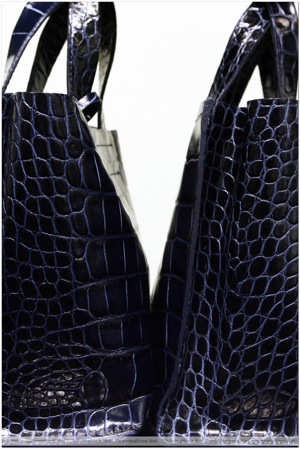 BCN17DIC09.- Coleccin Furla Invierno 2009