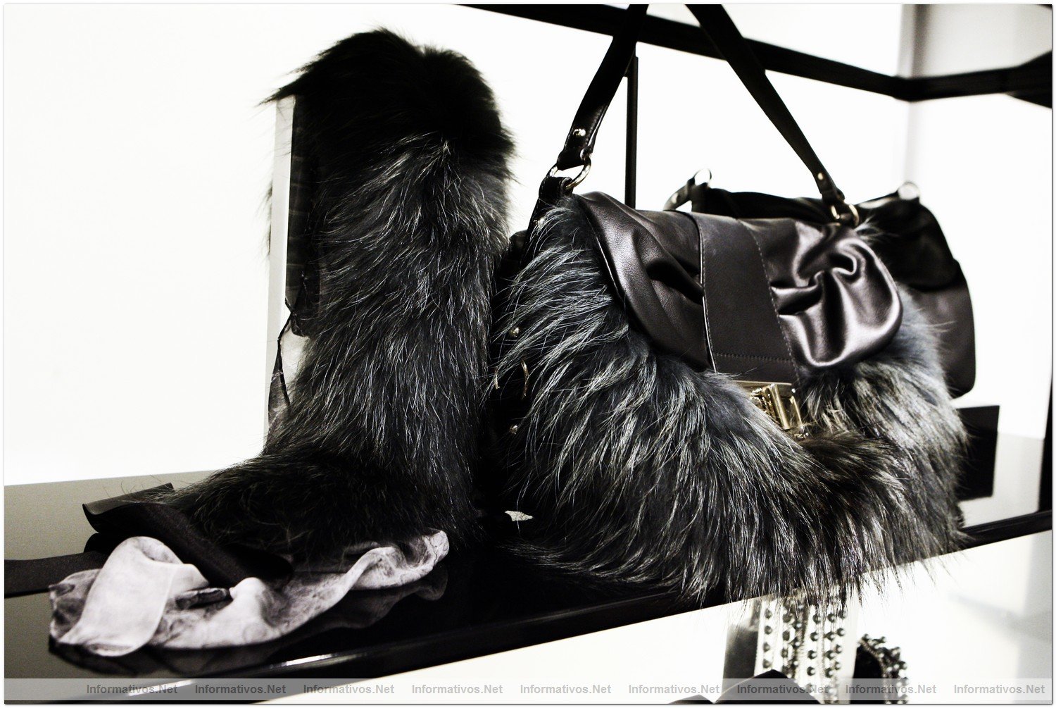 BCN17DIC09.- Coleccin Furla Invierno 2009