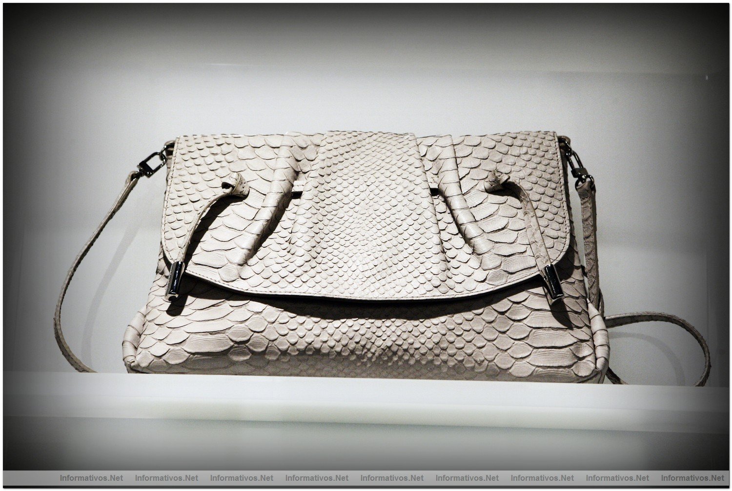 BCN17DIC09.- Coleccin Furla Invierno 2009