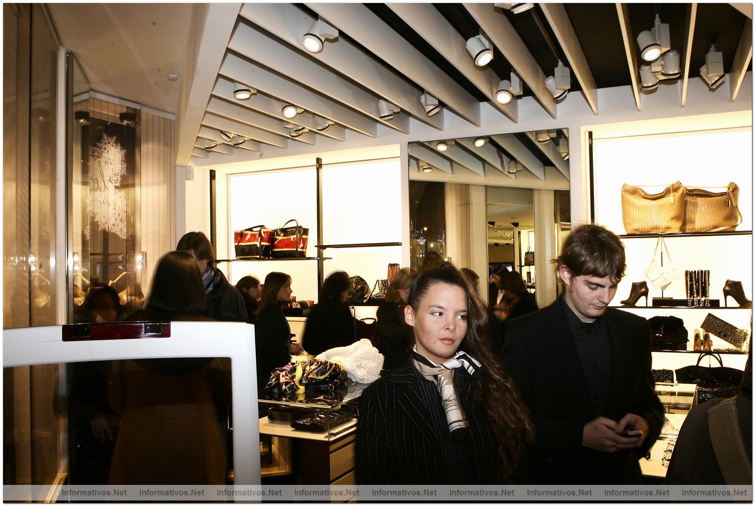 BCN17DIC09.- Coleccin Furla Invierno 2009