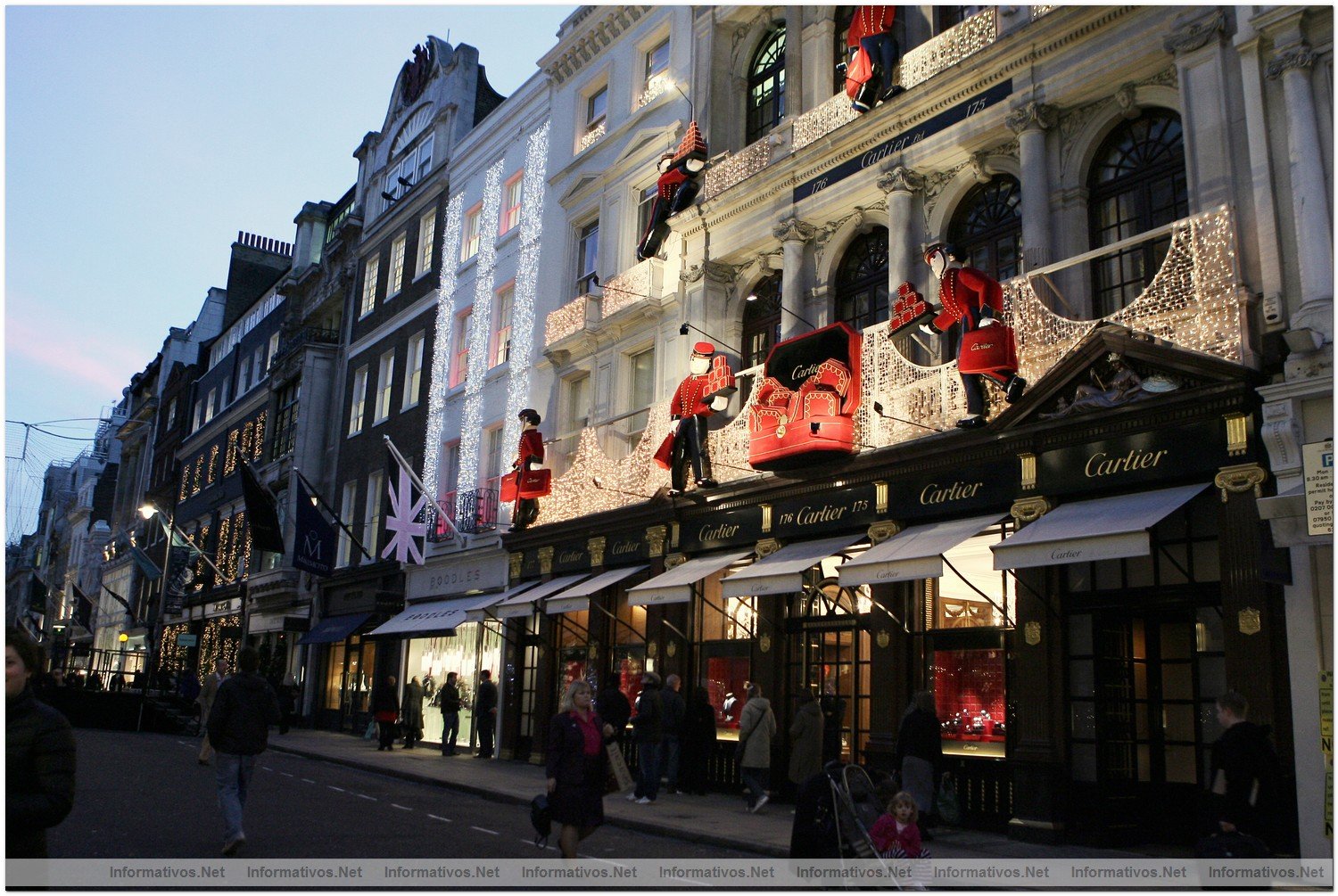 Espaa es el tercer pas europeo que ms gasta en navidad , por detrs de Irlanda y Luxemburgo. Londres / London
