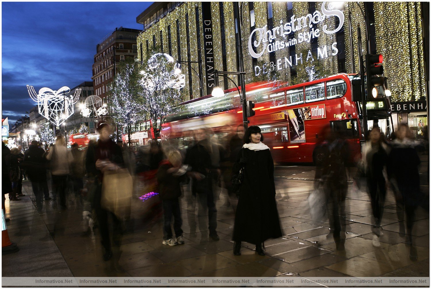 Espaa es el tercer pas europeo que ms gasta en navidad , por detrs de Irlanda y Luxemburgo. Londres / London
