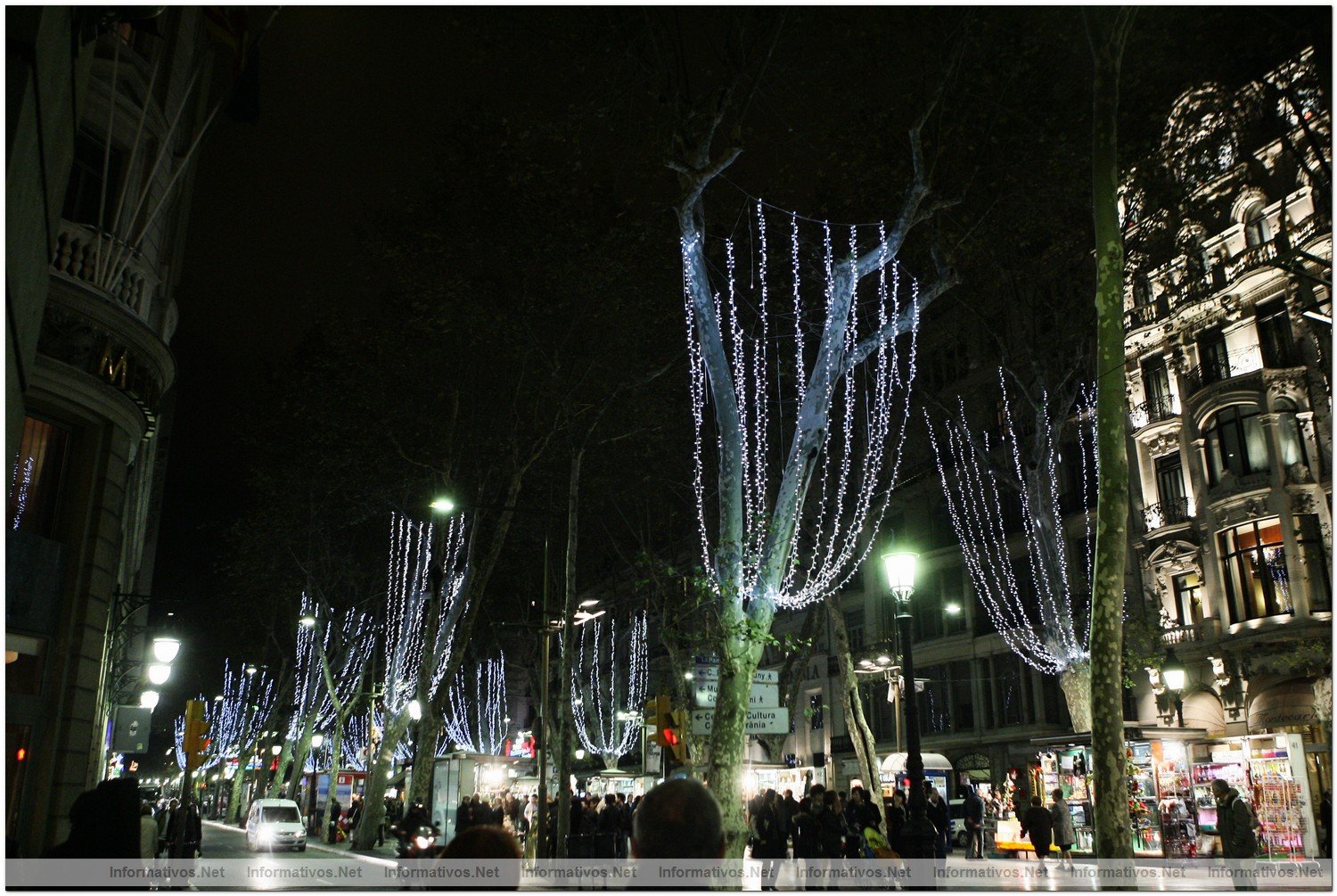 Espaa es el tercer pas europeo que ms gasta en navidad , por detrs de Irlanda y Luxemburgo. Las Ramblas de Barcelona