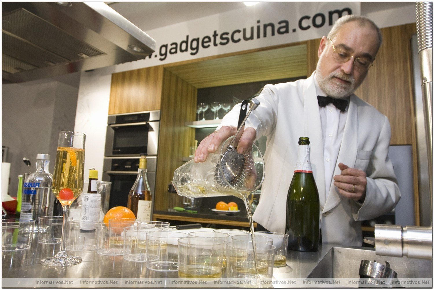 Los mejores cocteleros de la ciudad Condal -Boadas, Harrys Bar, Ideal Cocktel Bar y Torre Rosa- han presentado sus propuestas de cctels con cava para estas Navidades en Gadgets & Cuina