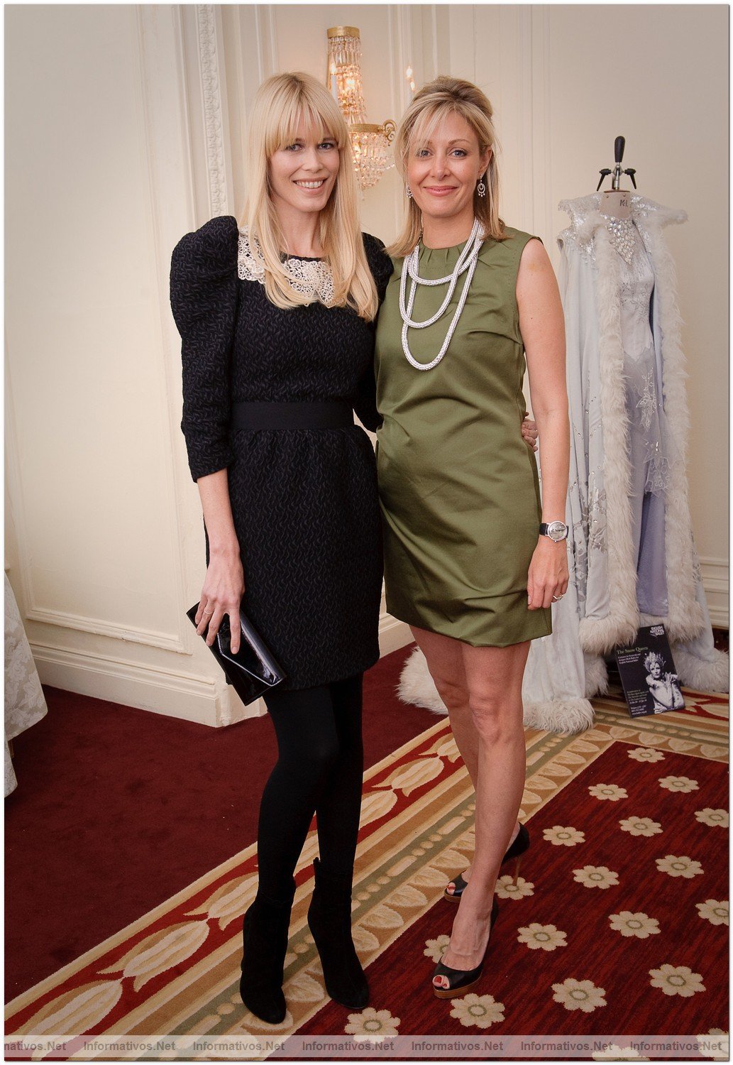 LONDONDIC09.- Claudia Schiffer y Nadja Swarovski inauguran en Londres el nuevo "Snowflake"
Claudia Schiffer y Nadja Swarovski