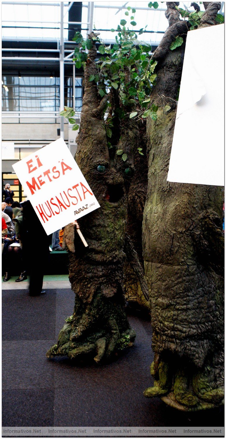 Avaaz Trees, UN Climate Change Conference 2009 (COP15), Copenhagen, Denmark. December 7, 2009.