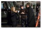 :: Pulse para Ampliar :: Sarah Jessica Parker, Director Marc Lawrence and Hugh Grant on the set of Columbia Pictures' comedy "Did You Hear About The Morgans?"
