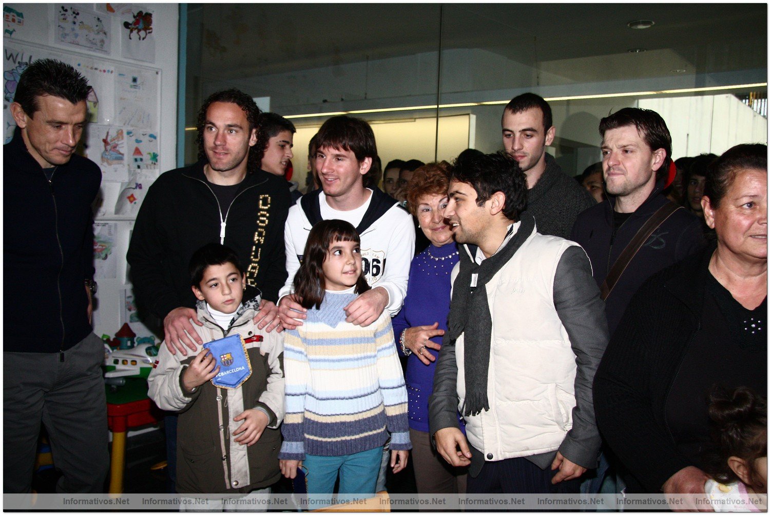 Leo Messi, Ibrahimovic e Inesta visitan a nios internados en centros hospitalarios
