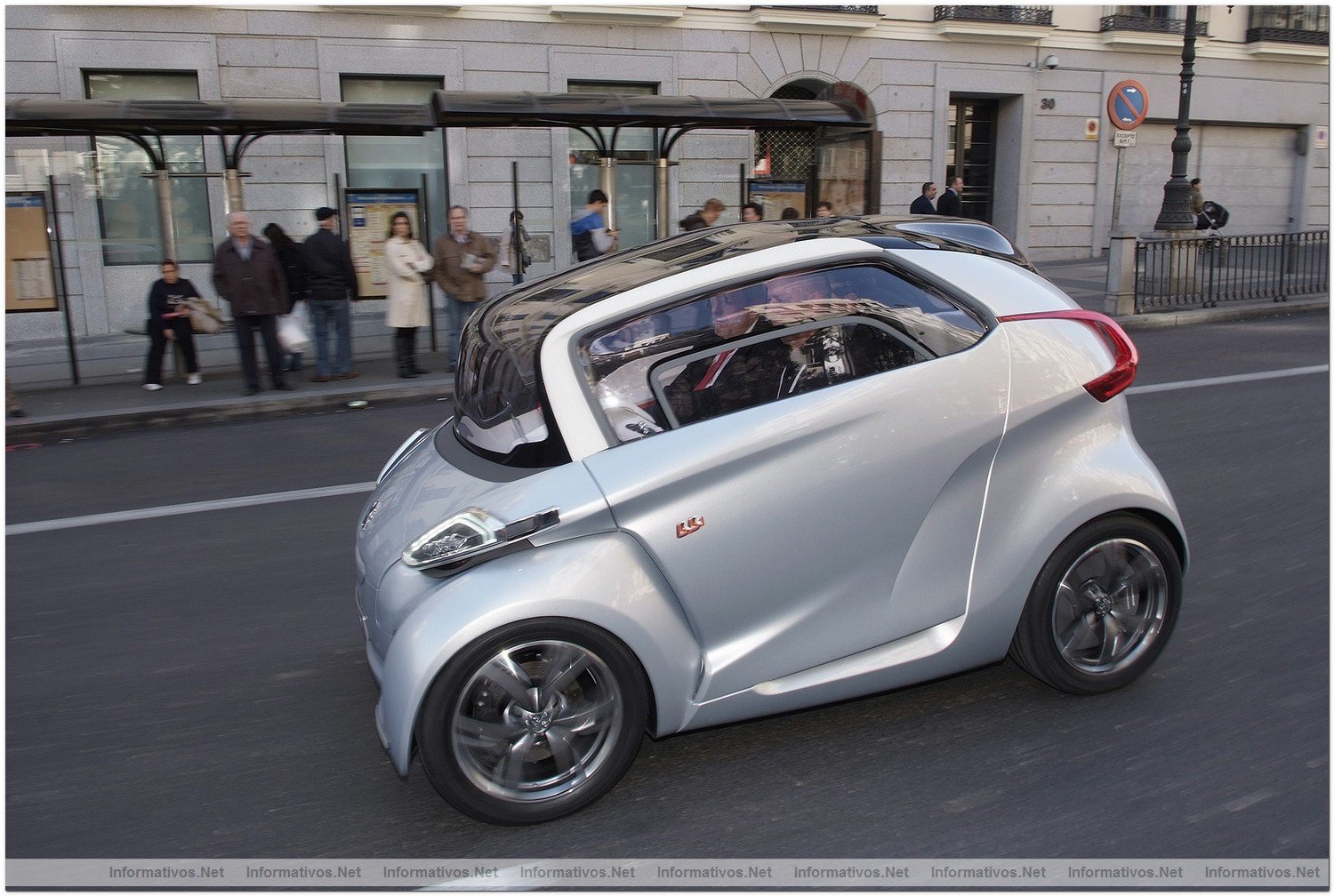 Peugeot BB1: 2,5metros, 4 plazas, 100 % elctrico; el concept BB1 es una forma revolucionaria de entender los desplazamientos urbanos del futuro