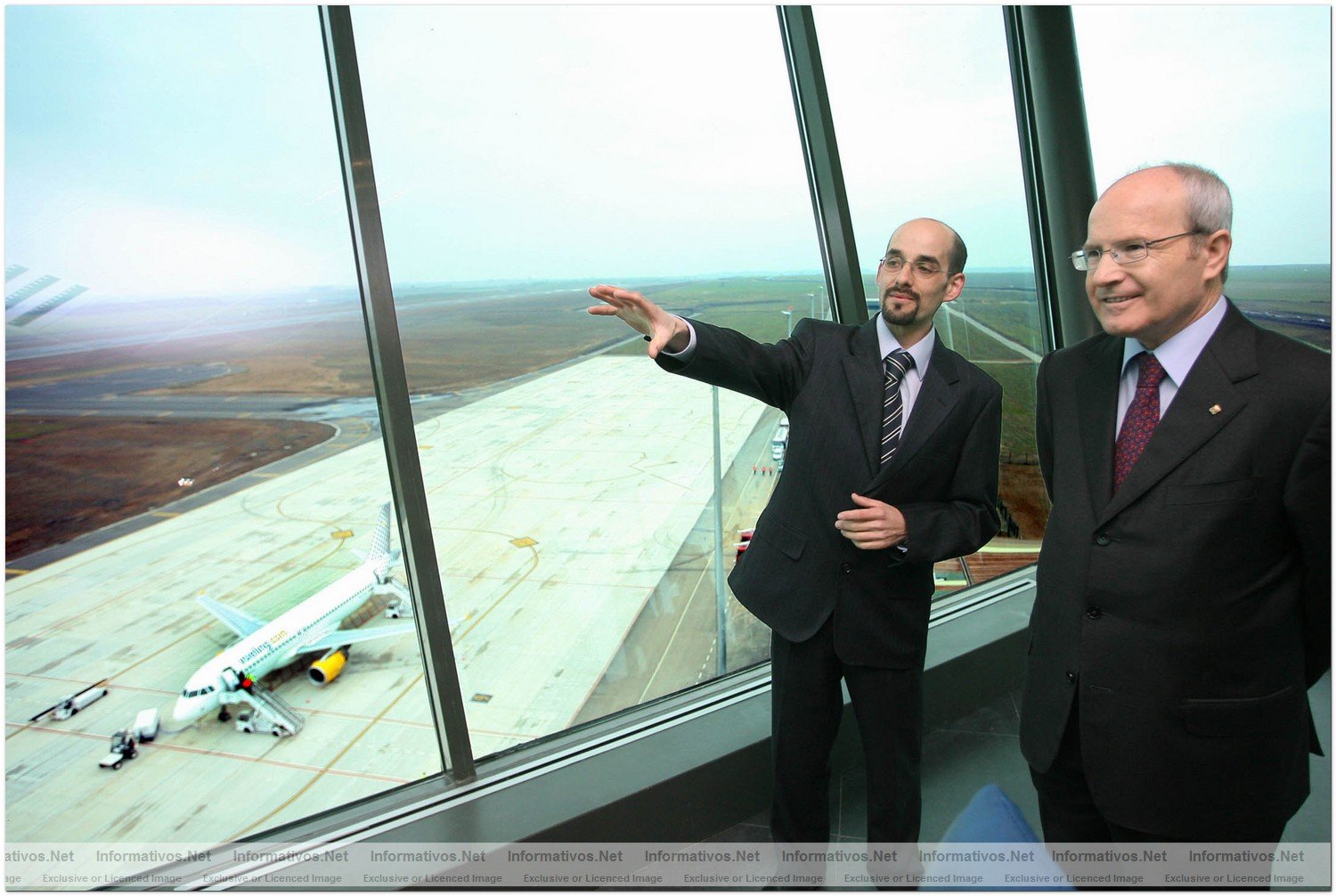 El Presidente de la Generalitat inaugura el nuevo aeropuerto Lleida-Alguaire (denominacin internacional Lleida-Pirineos)