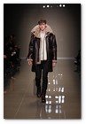 :: Pulse para Ampliar :: Palazzo Serbelloni, Milán. Sábado 16 enero 2010: Desfile Burberry Prorsum Hombre OI10