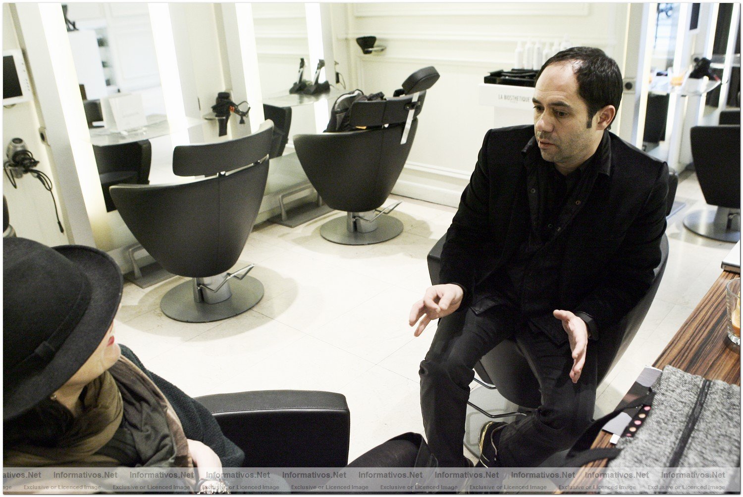 Carlos Oliveras en su centro del Avenida Palace de Barcelona
