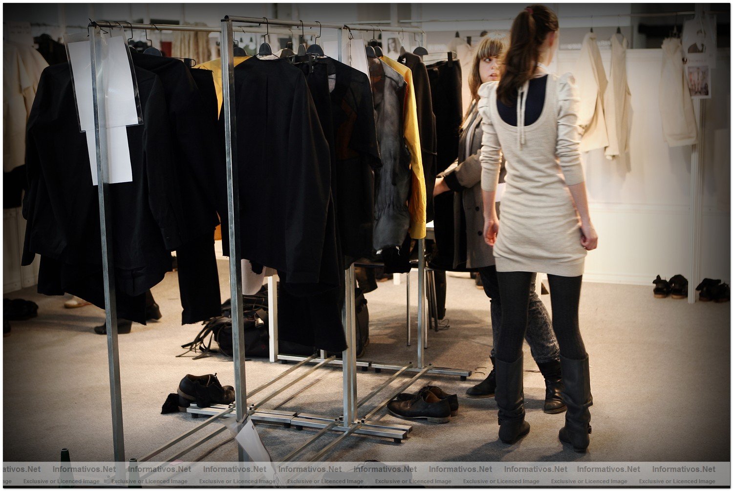 BCN26ENE010.- Pasarela Moda 080. Backstage