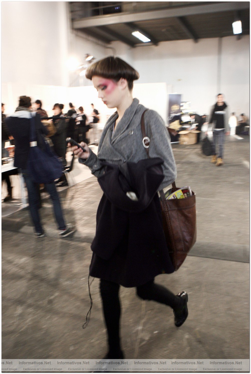 BCN26ENE010.- Pasarela Moda 080. Backstage