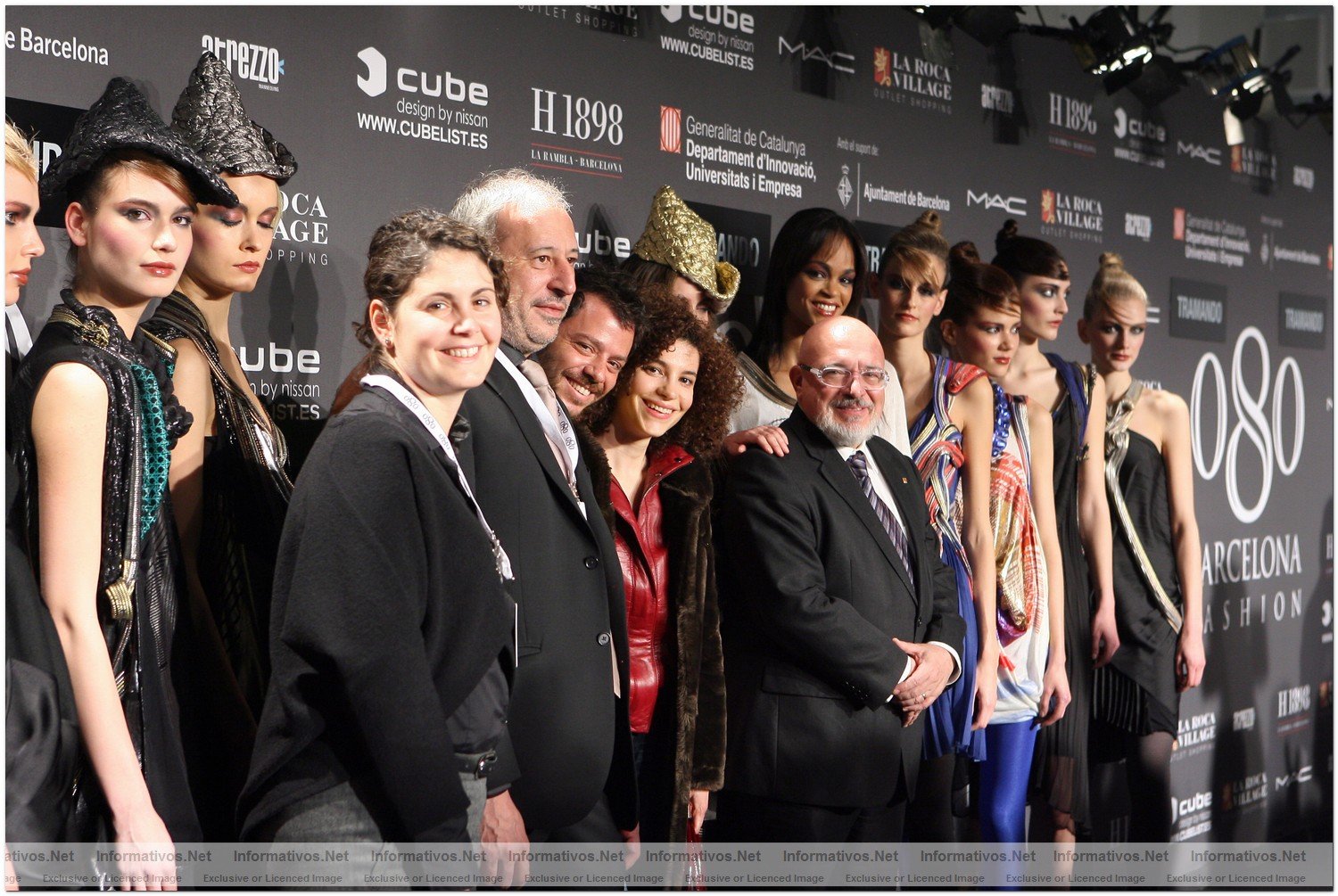 BCN26ENE010.- Pasarela Moda 080: Photocall tras los desfiles con Josep Huguet, Conseller de innovacin de la Generalitat de Catalua al frente