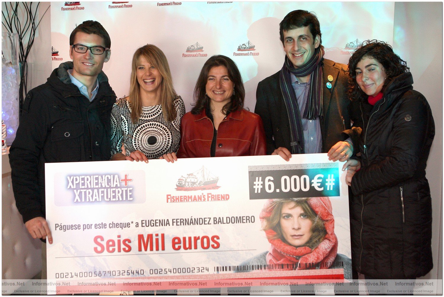 BCN16FEB010.- FishermanS Friend regala 6.000 euros para vivir una xperiencia xtrafuerte:  Jaume Batrian (Marketing FF),  Araceli Segarra, M Eugeni Fdez, Guillem Grael (Dir. Marketing ChupaChups) y Claudia Garca (Marketing FF)
