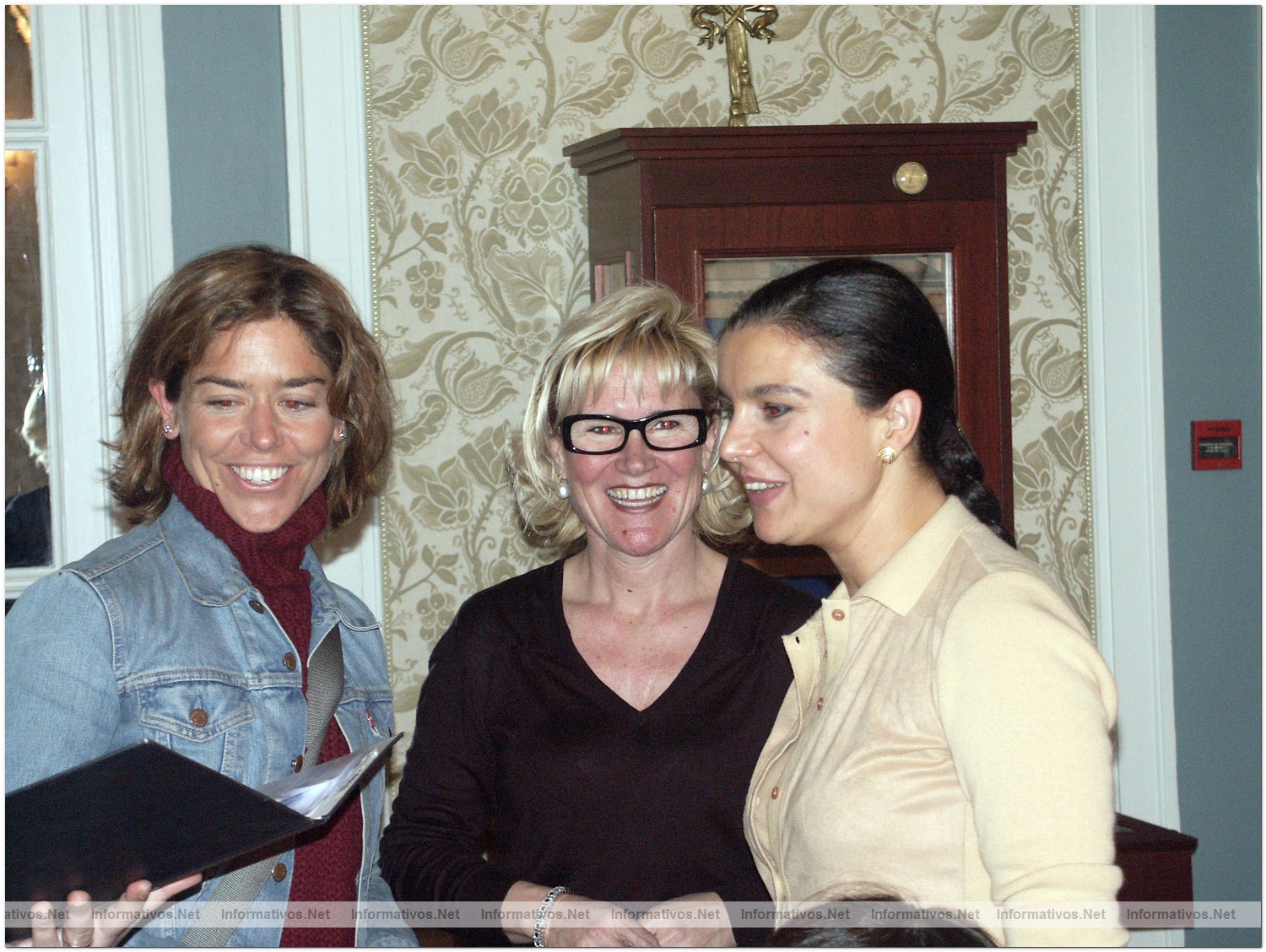 Homenaje de Informativos.Net a Conchita Vilella: con Margarita Puig y la Dra. Montse Folch