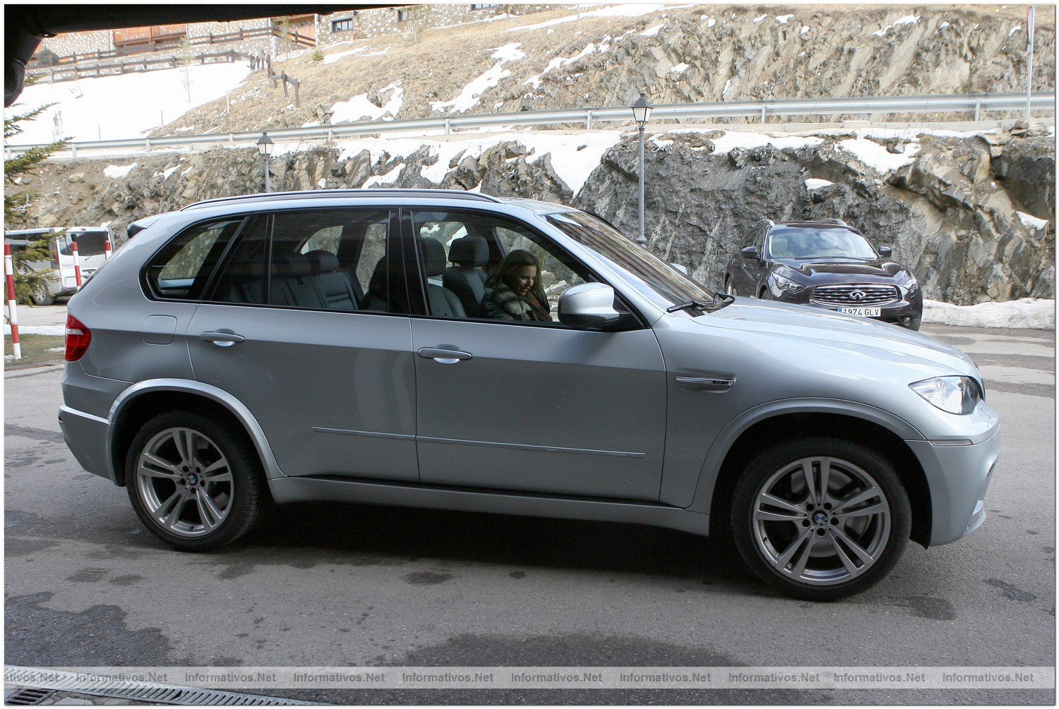 Baqueira (Lrida  Lleida) | 23FEB010.-  BMW X5 M en la entrada del Hotel La Pleta