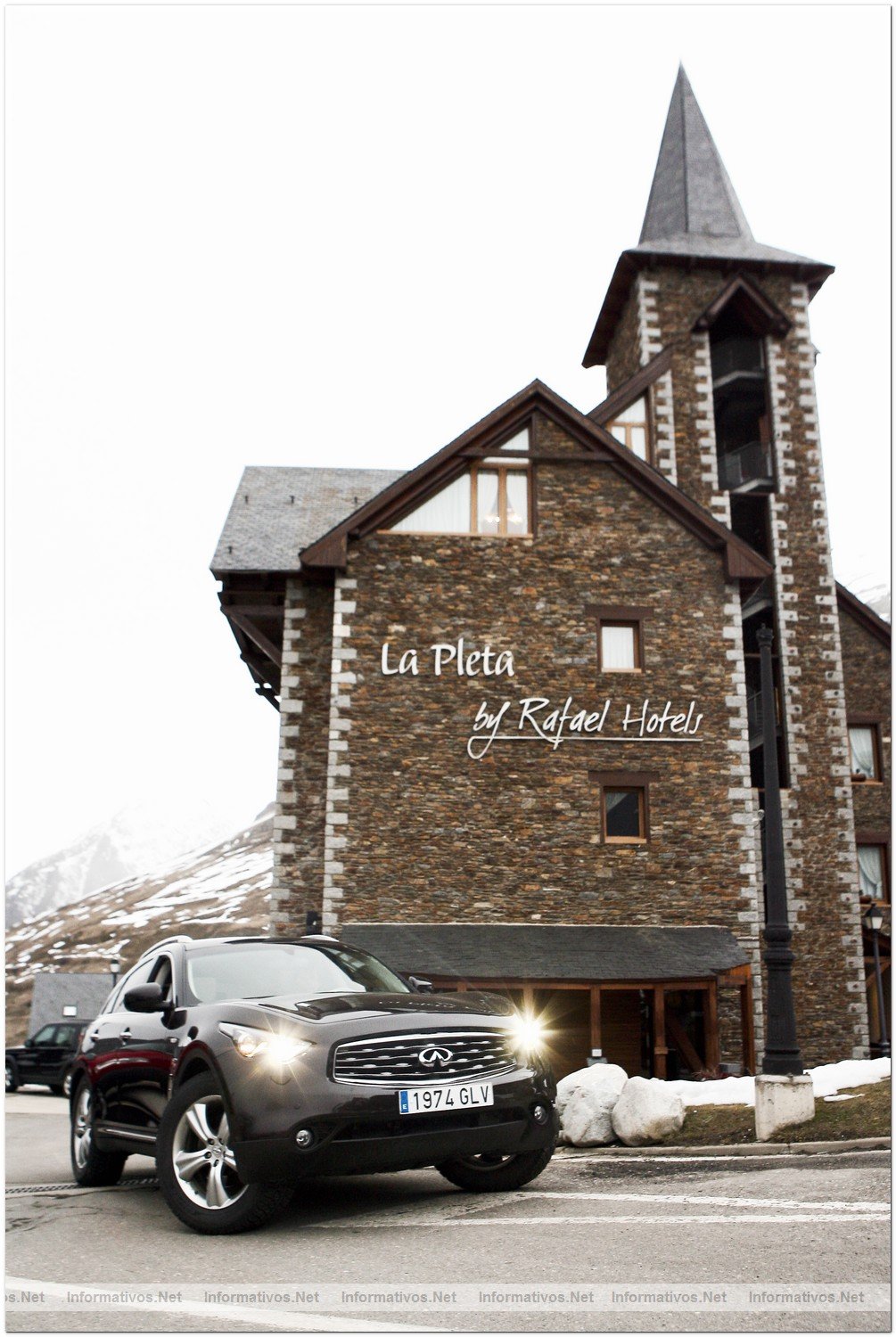El Infiniti FX, coche oficial para transfers de los clientes del Hotel La Pleta de Baqueira.